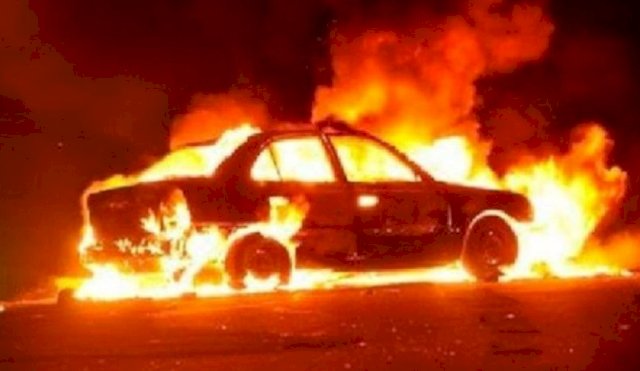 AUTO INCENDIADO